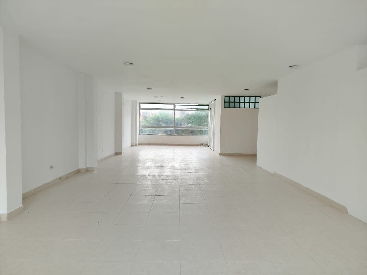 Local en arriendo Cundinamarca Bogotá Balcares 126 m2 Habitaciones 0 Baños 2 Garajes 0 Precio $4400000
