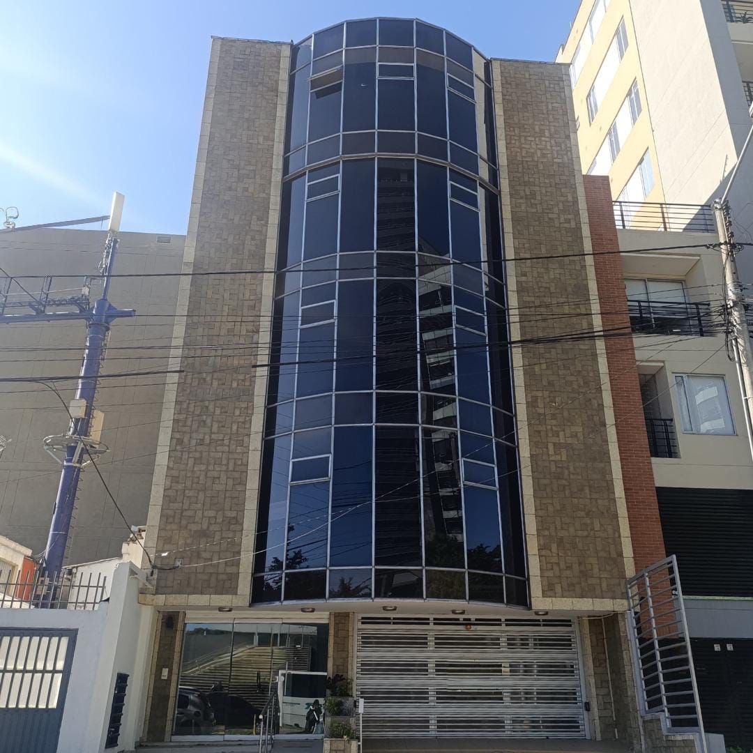 Edificio en arriendo Cundinamarca Bogotá Estoril 698 m2 Habitaciones 0 Baños 13 Garajes 5 Precio $40000000