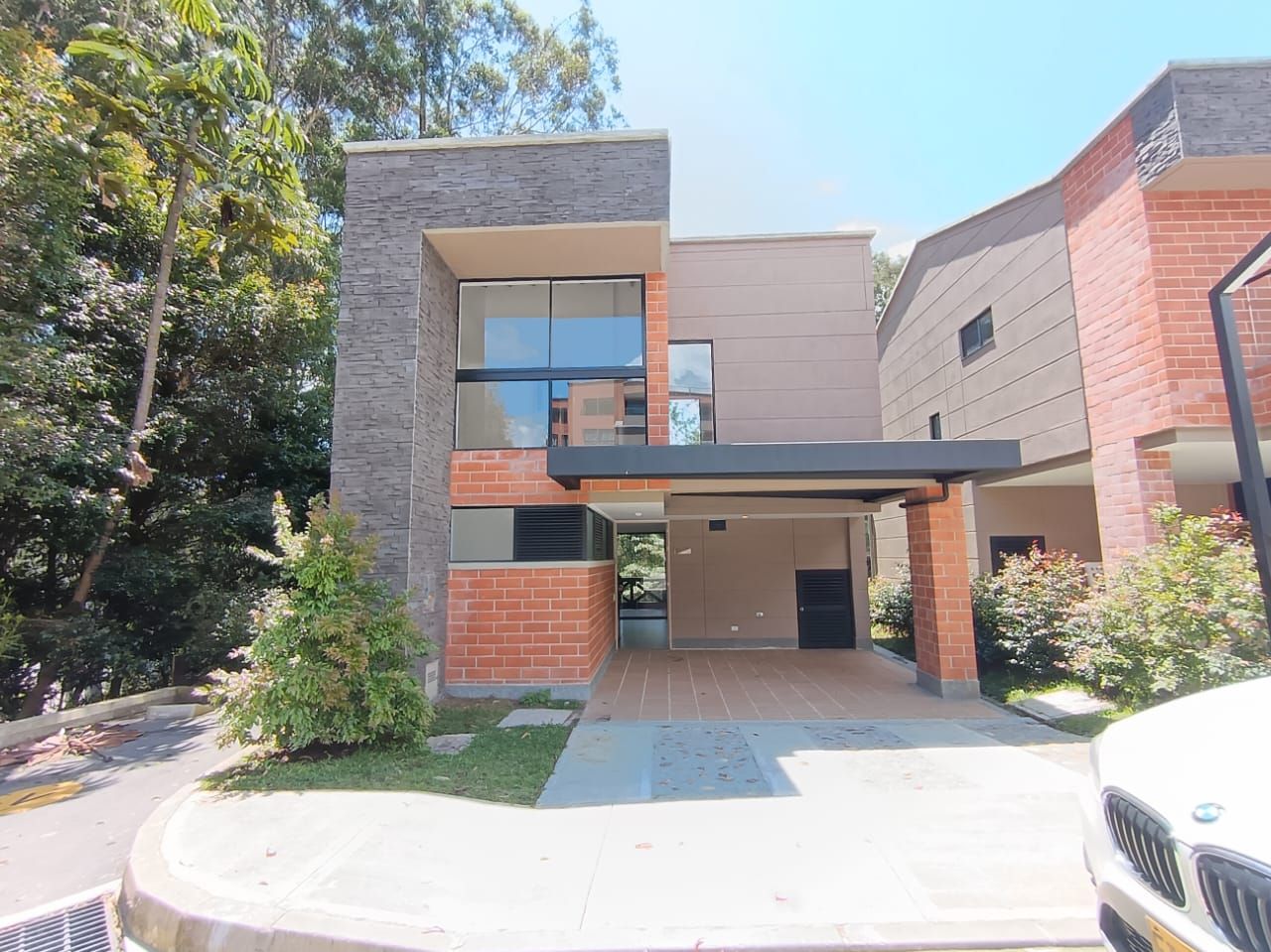 Casa en arriendo Antioquia El Retiro El Retiro 140 m2 Habitaciones 2 Baños 3 Garajes 1 Precio $5500000