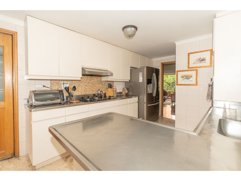 Apartamento en arriendo Antioquia Medellín El Poblado 218 m2 Habitaciones 3 Baños 4 Garajes 2 Precio $9000000