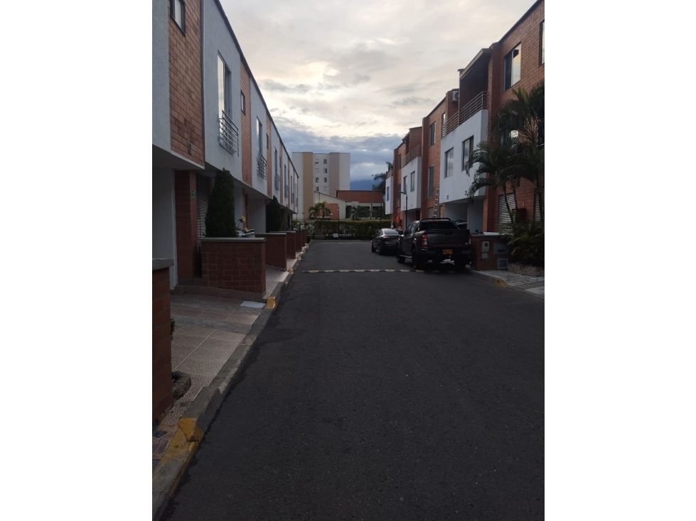 Casa en venta Valle Del Cauca Cali Conjunto Residencial Riveras Del Valle 120 m2 Habitaciones 3 Baños 4 Garajes 1 Precio $420000000