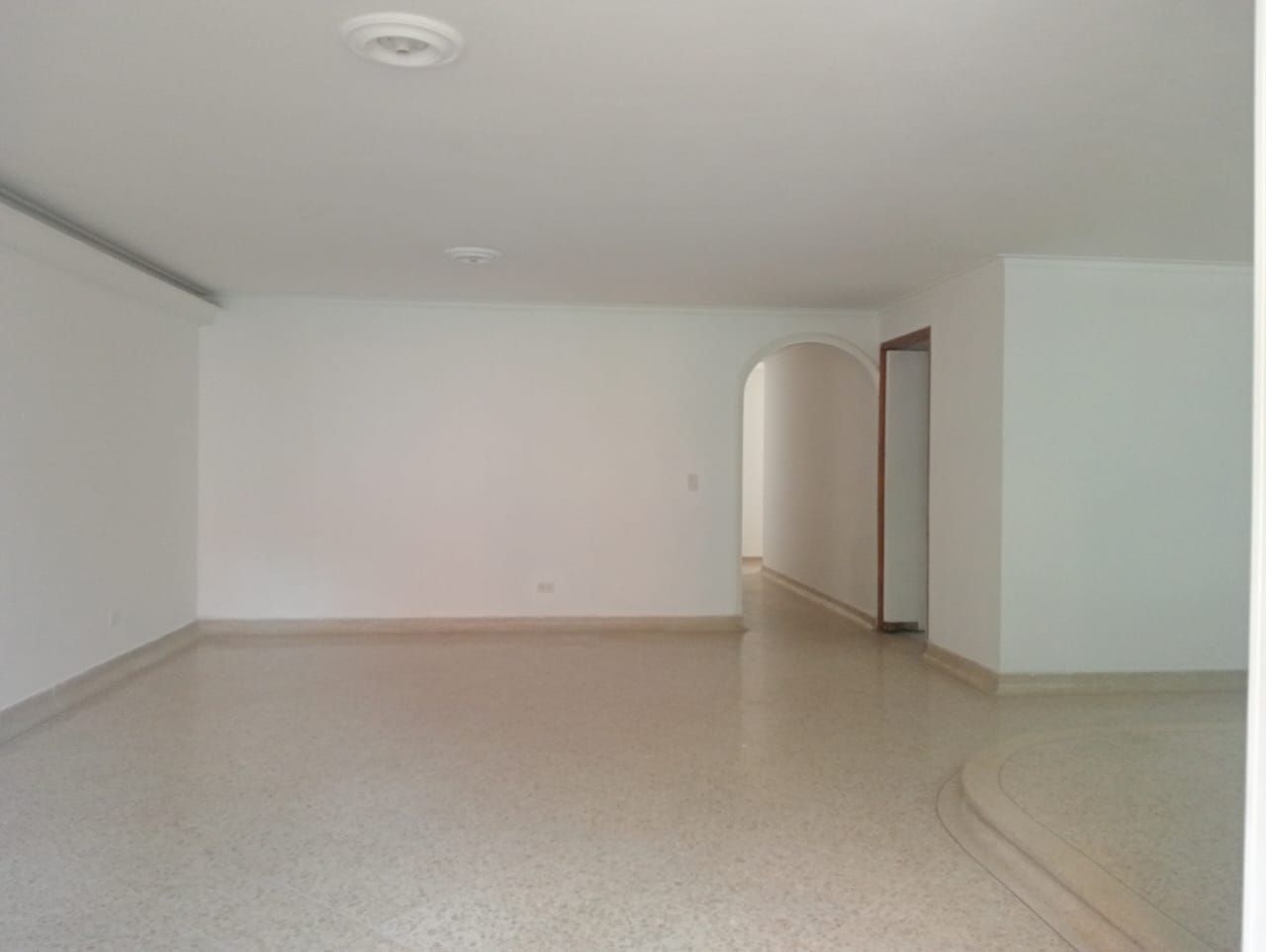 Apartamento en arriendo Antioquia Medellín Laureles 130 m2 Habitaciones 3 Baños 2 Garajes 2 Precio $3500000