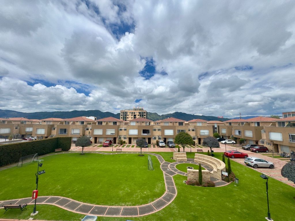 Casa en arriendo Cundinamarca Chía Cr Buganbul 155 m2 Habitaciones 3 Baños 3 Garajes 2 Precio $3900000