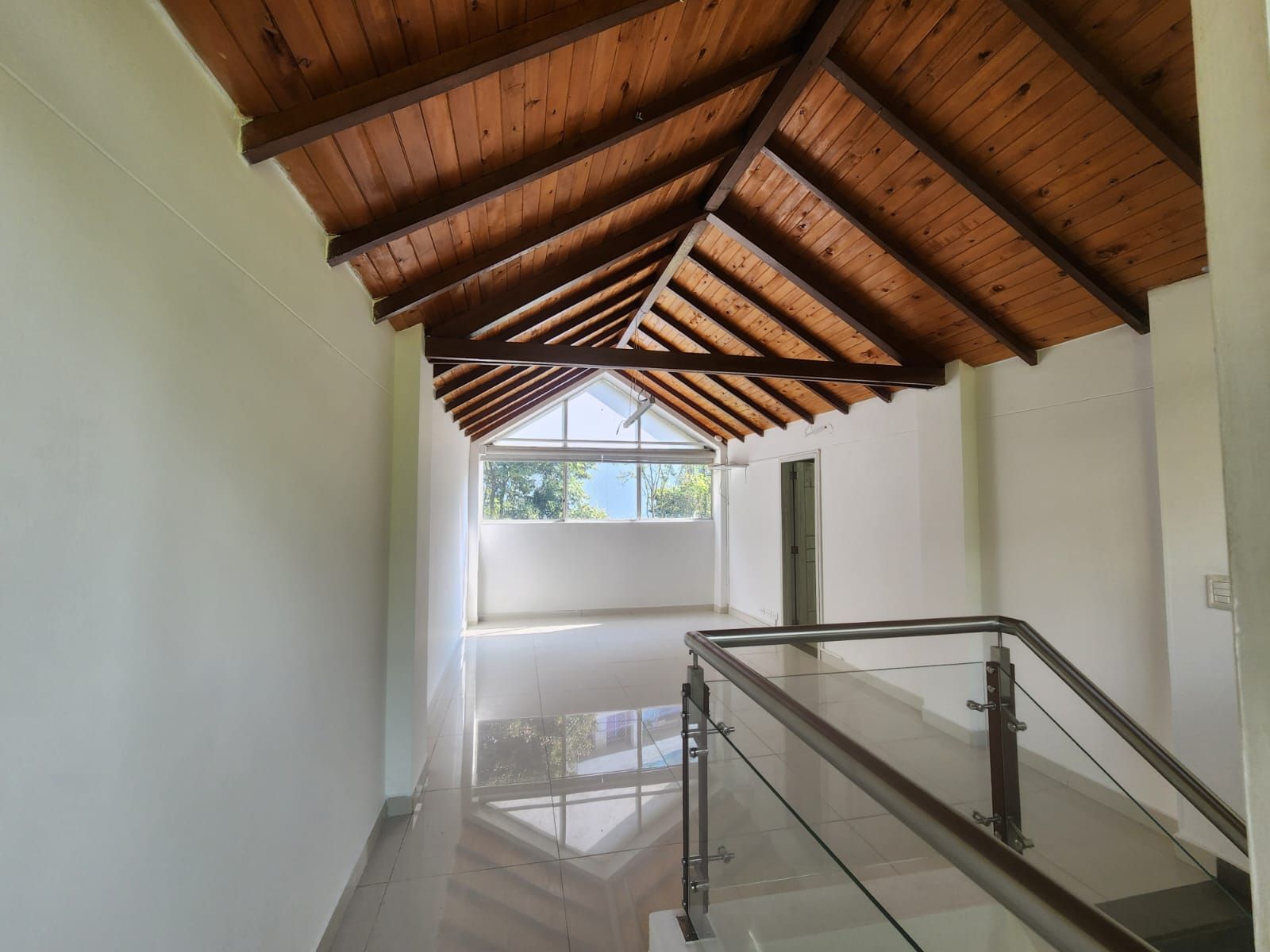 Casa en arriendo Antioquia Medellín Los Naranjos 270 m2 Habitaciones 3 Baños 4 Garajes 2 Precio $10000000