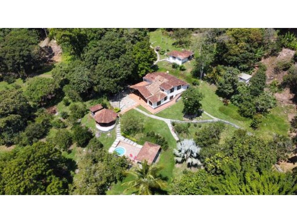 Finca en venta Cundinamarca Bogotá Bogotá 194 m2 Habitaciones 5 Baños 3 Garajes 8 Precio $1500000000