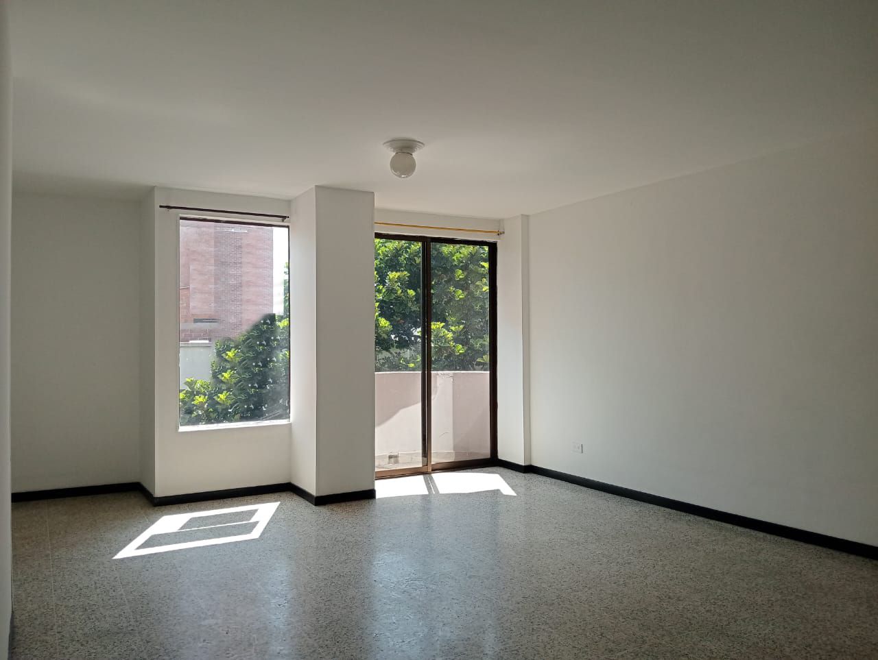 Apartamento en arriendo Antioquia Medellín Laureles 80 m2 Habitaciones 2 Baños 2 Garajes 1 Precio $2900000