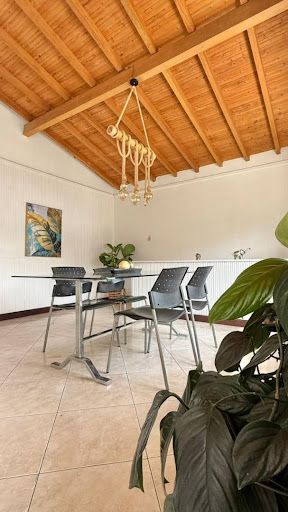 Casa en arriendo Antioquia Medellín San Joaquin 200 m2 Habitaciones 6 Baños 2 Garajes 0 Precio $4990000