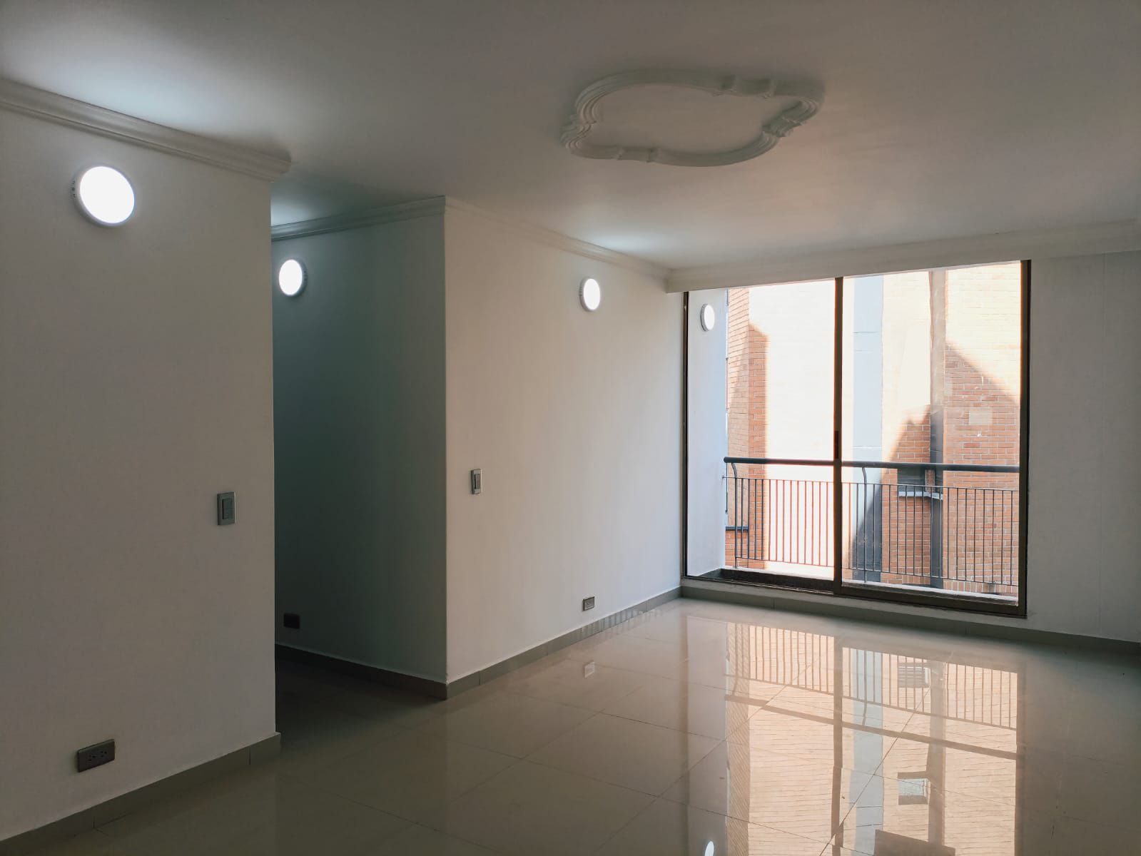 Apartamento en arriendo Antioquia Medellín Loma De Los Bernal 70 m2 Habitaciones 3 Baños 2 Garajes 1 Precio $2850000