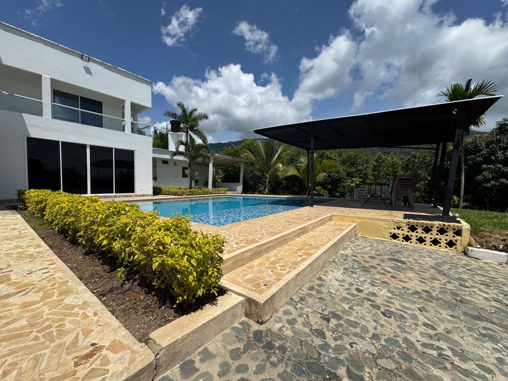 Finca en venta Antioquia San Jerónimo San Jerónimo 230 m2 Habitaciones 3 Baños 4 Garajes 6 Precio $1030000000