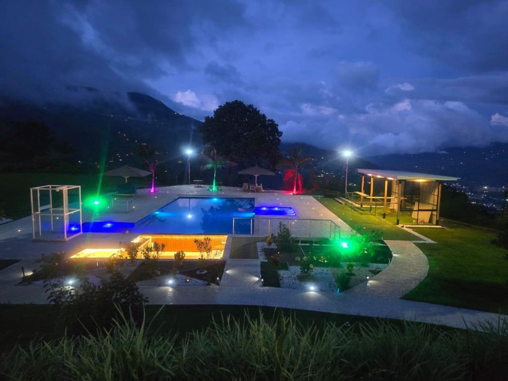 Finca en venta Antioquia Copacabana Vereda El Zarzal 600 m2 Habitaciones 3 Baños 5 Garajes 0 Precio $9600000000