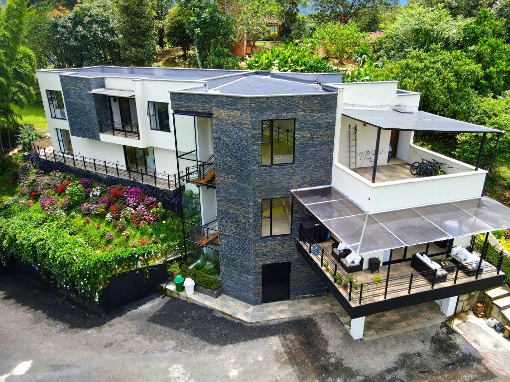 Casa en venta Antioquia Caldas Caldas 520 m2 Habitaciones 5 Baños 6 Garajes 9 Precio $1950000000