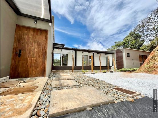 Casa Campestre en venta Antioquia El Carmen De Viboral El Centro 195 m2 Habitaciones 3 Baños 3 Garajes 4 Precio $1200000000