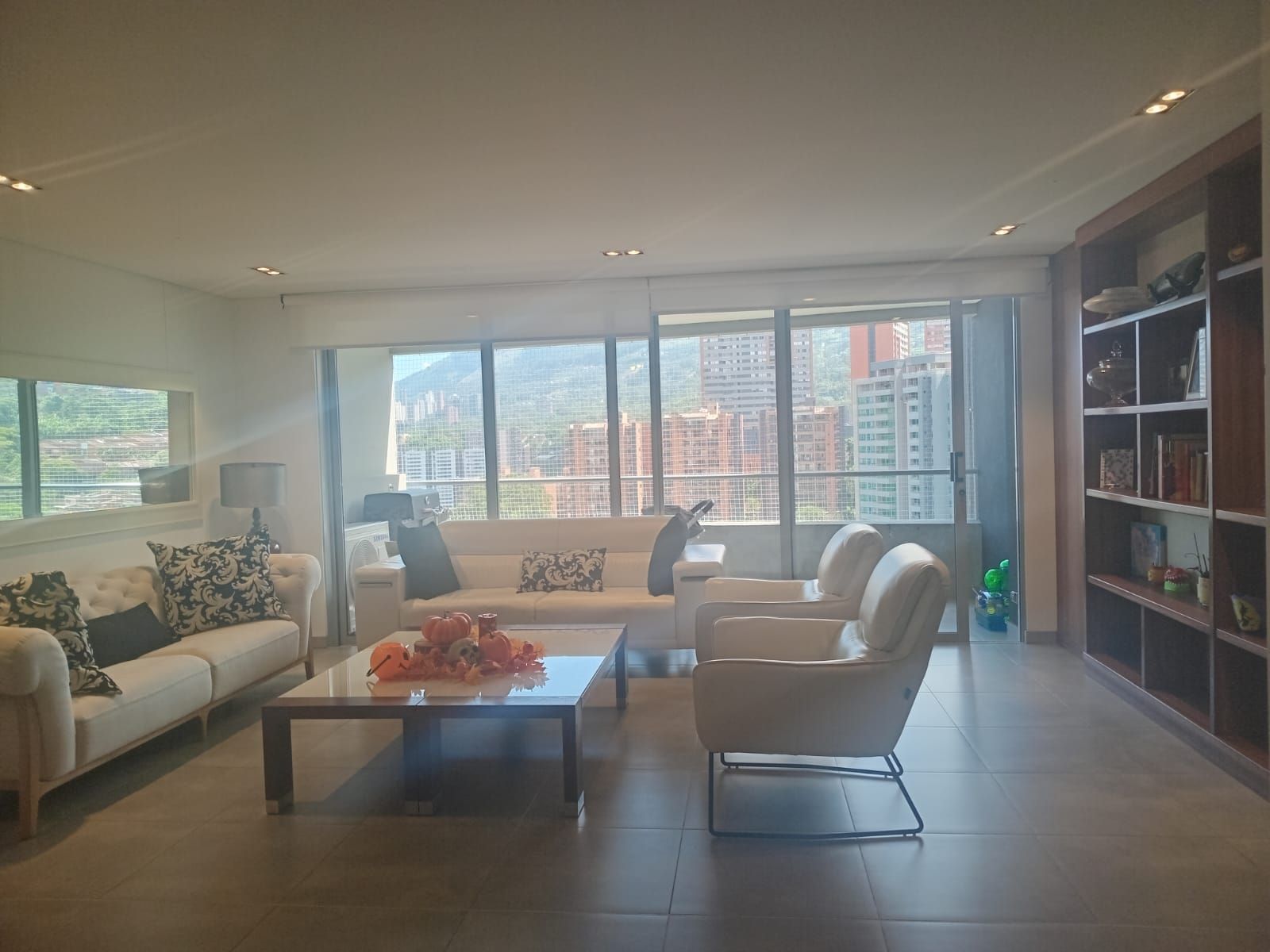 Apartamento en arriendo Antioquia Envigado Sendero Brujo 170 m2 Habitaciones 3 Baños 4 Garajes 2 Precio $10000000