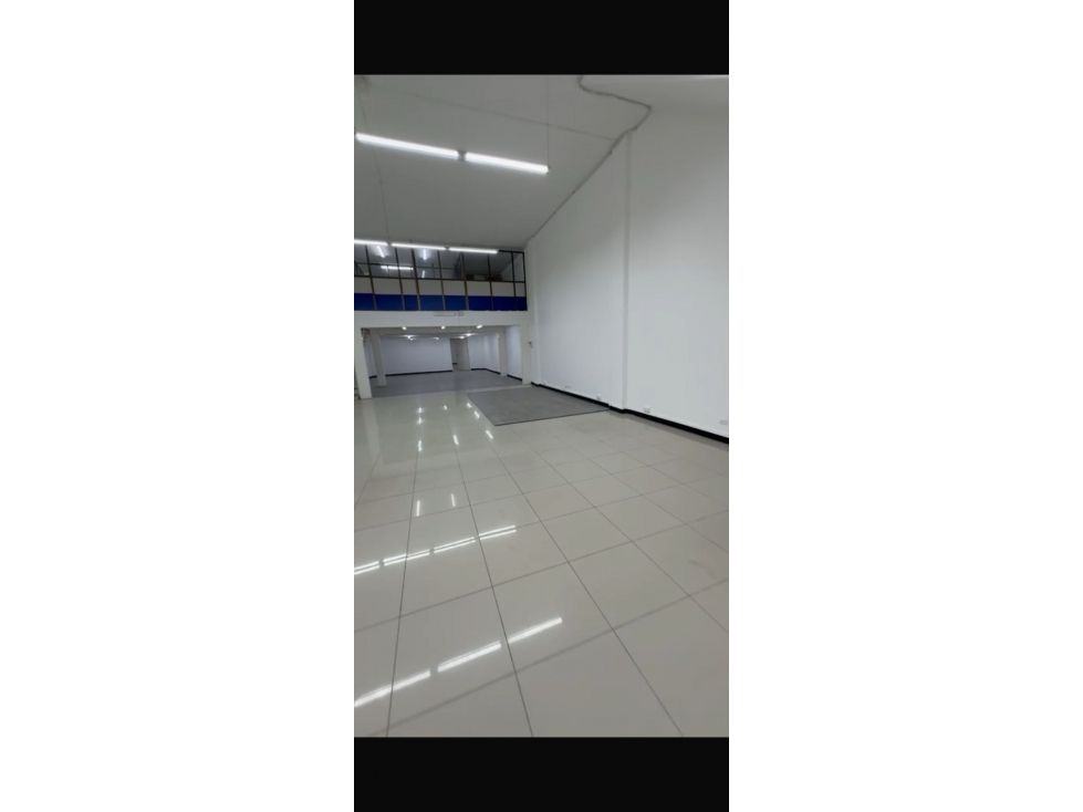 Local en arriendo Risaralda Pereira Sector Lago Uribe 335 m2 Habitaciones 0 Baños 2 Garajes 0 Precio $18000000