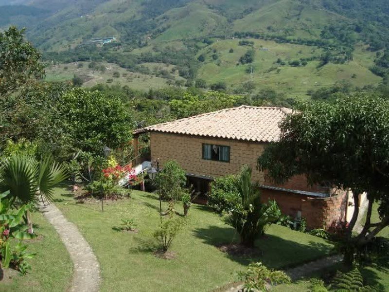 Finca en venta Antioquia Barbosa Barbosa 12000 m2 Habitaciones 6 Baños 2 Garajes 3 Precio $1500000000