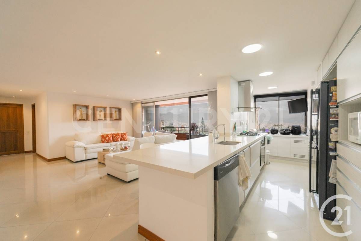 Apartamento en arriendo Antioquia Medellín El Tesoro 142 m2 Habitaciones 3 Baños 3 Garajes 2 Precio $8326000