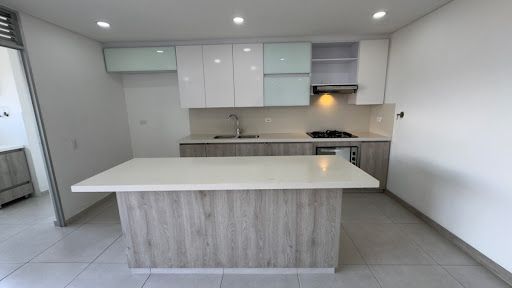 Apartamento en arriendo Antioquia Envigado Los Naranjos 80 m2 Habitaciones 2 Baños 2 Garajes 1 Precio $4000000