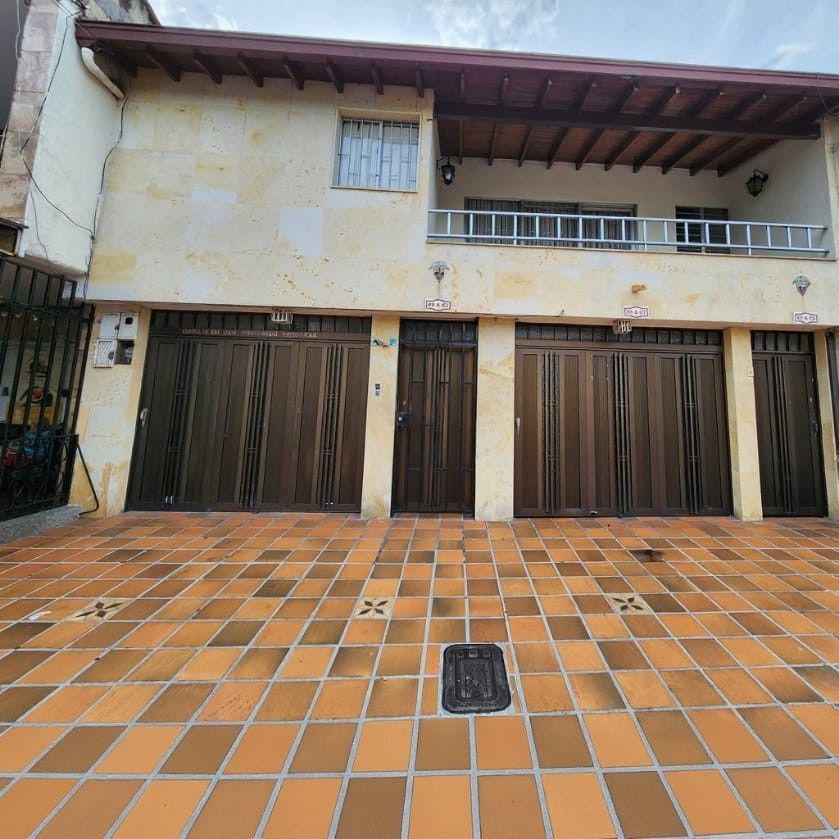 Casa en arriendo Antioquia Medellín Estadio 147 m2 Habitaciones 5 Baños 4 Garajes 1 Precio $4500000