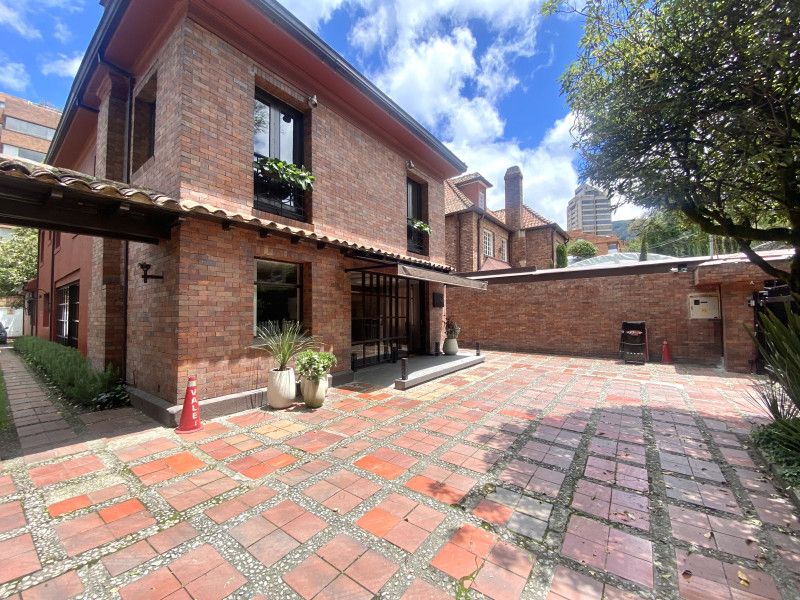 Casa en venta Cundinamarca Bogotá El Nogal 453 m2 Habitaciones 5 Baños 6 Garajes 6 Precio $6500000000