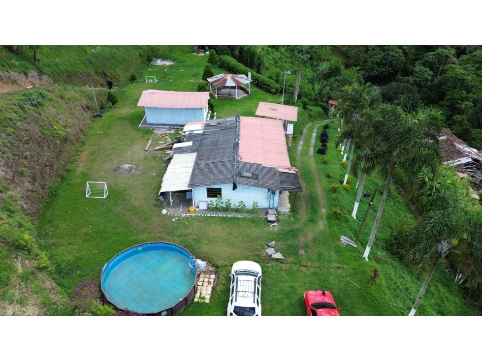 Finca en venta Risaralda Pereira Br Luis Alberto Duque 300 m2 Habitaciones 3 Baños 2 Garajes 6 Precio $600000000