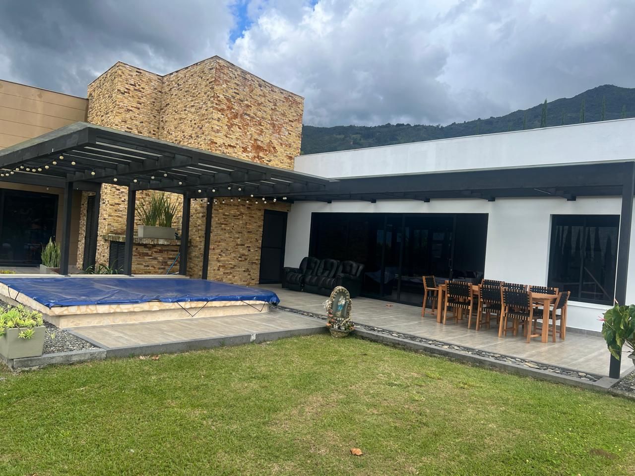 Finca en venta Antioquia Girardota El Trapiche 350 m2 Habitaciones 6 Baños 4 Garajes 6 Precio $2800000000