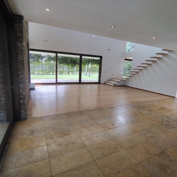 Finca en arriendo Antioquia Rionegro San Antonio 590 m2 Habitaciones 3 Baños 5 Garajes 2 Precio $18000000