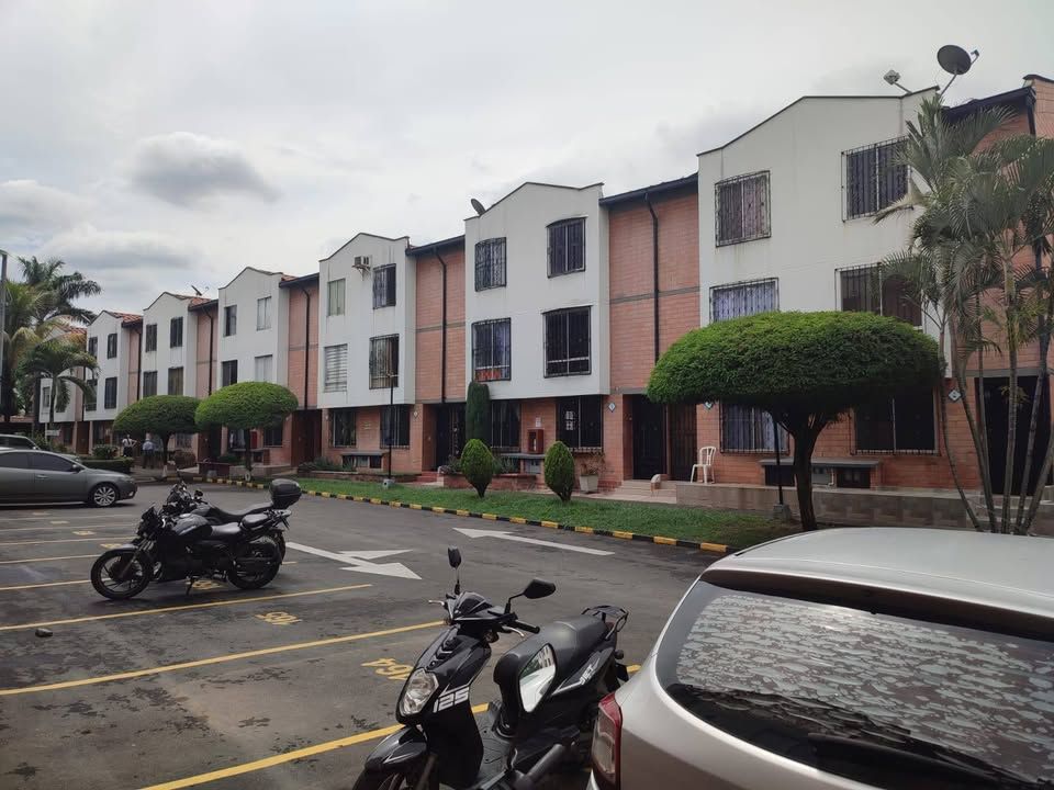 Casa en venta Valle Del Cauca Cali Torres De Confandi 132 m2 Habitaciones 2 Baños 3 Garajes 1 Precio $335000000