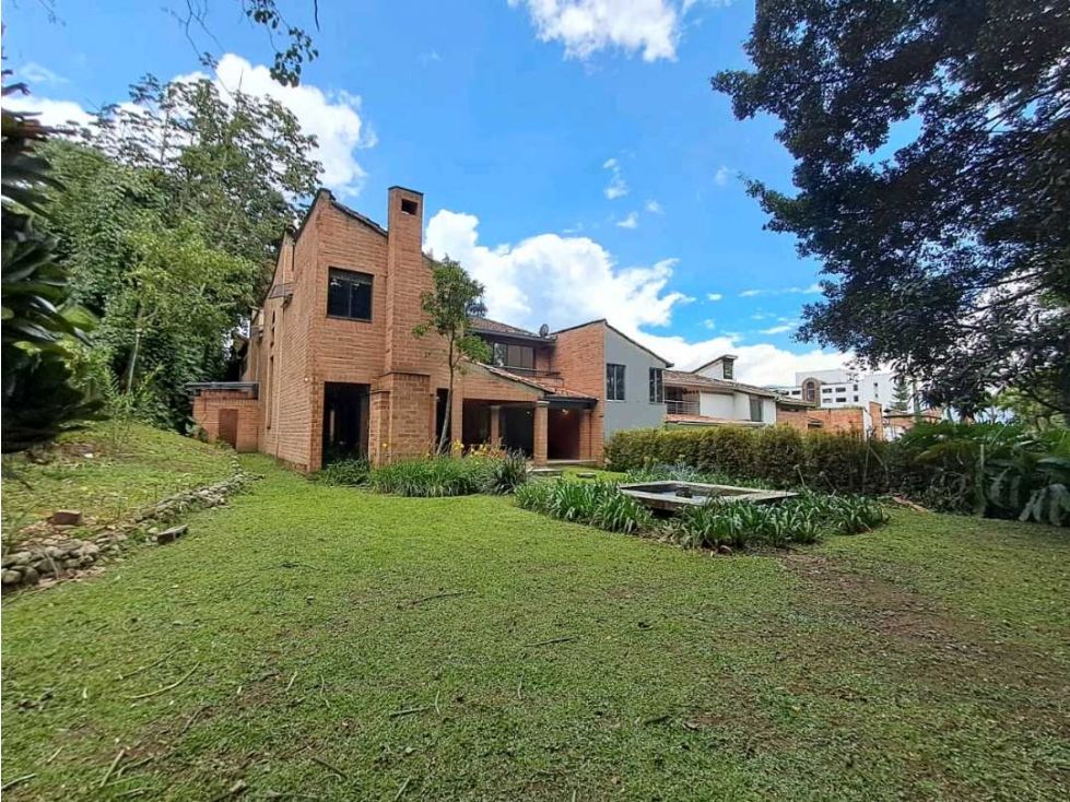 Casa en arriendo Antioquia Medellín El Diamante No2 320 m2 Habitaciones 5 Baños 4 Garajes 2 Precio $11000000