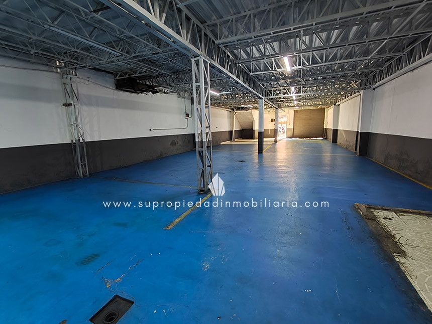 Bodega en arriendo Antioquia Medellín Cristo Rey 200 m2 Habitaciones 0 Baños 2 Garajes 1 Precio $7800000