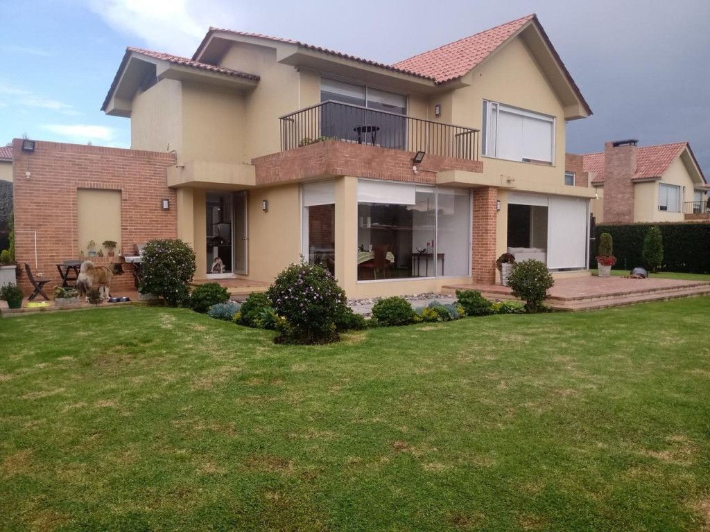 Casa en arriendo Cundinamarca Cajicá Chuntame 222 m2 Habitaciones 3 Baños 5 Garajes 3 Precio $8640700