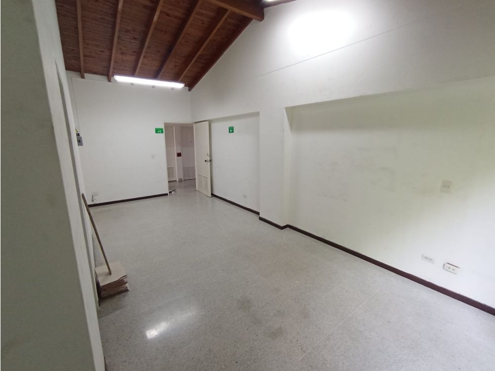Oficina en arriendo Antioquia Medellín Diego Echavarria 30 m2 Habitaciones 0 Baños 0 Garajes 1 Precio $2200000