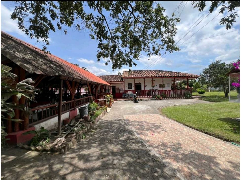 Casa Campestre en venta Quindío Armenia Armenia 200 m2 Habitaciones 5 Baños 3 Garajes 2 Precio $1200000000