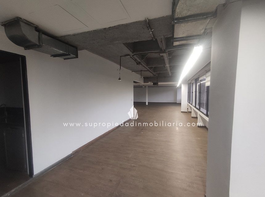 Local en arriendo Antioquia Itagüí La Esmeralda 379 m2 Habitaciones 0 Baños 3 Garajes 0 Precio $18950000