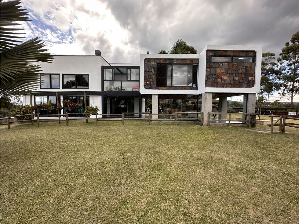 Finca en venta Antioquia Rionegro Rionegro 400 m2 Habitaciones 6 Baños 4 Garajes 9 Precio $3000000000