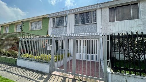 Casa en arriendo Cundinamarca Bogotá Normandia Occidental 133 m2 Habitaciones 4 Baños 3 Garajes 1 Precio $3400000