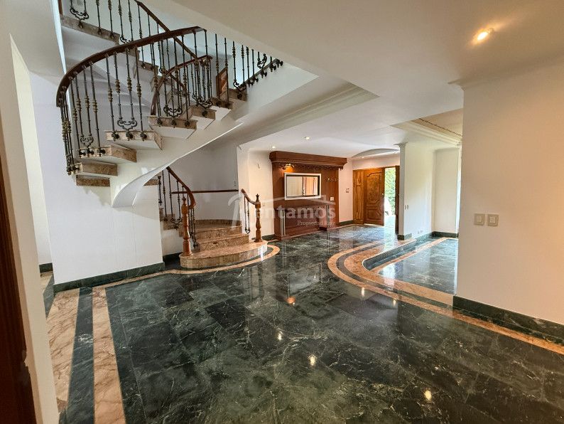 Casa en arriendo Antioquia Medellín El Tesoro 578 m2 Habitaciones 4 Baños 4 Garajes 2 Precio $23000000