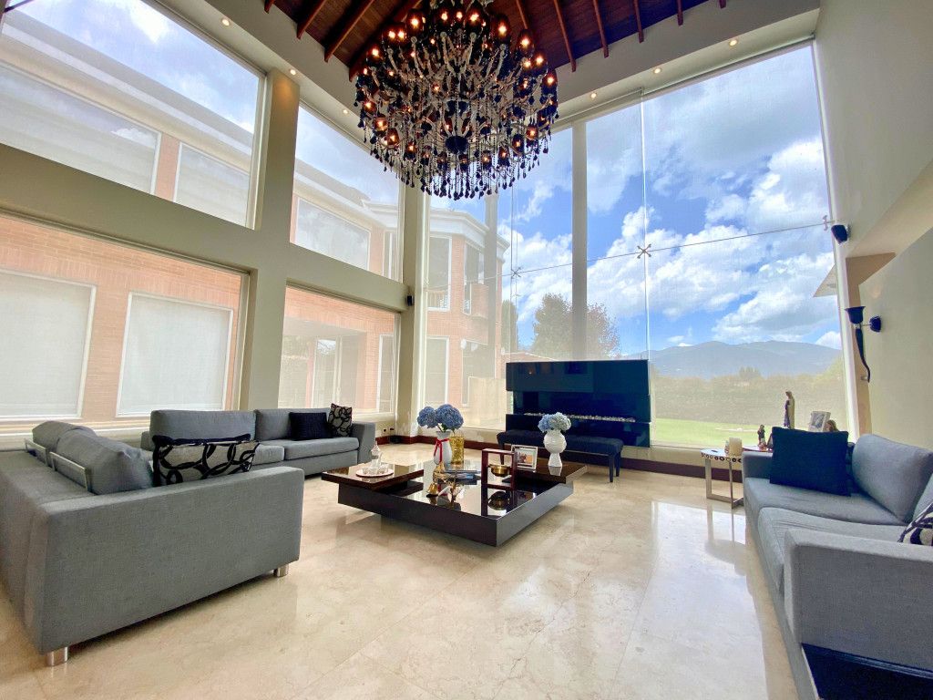 Casa en arriendo Cundinamarca Bogotá Casa Blanca 850 m2 Habitaciones 5 Baños 7 Garajes 6 Precio $22000000