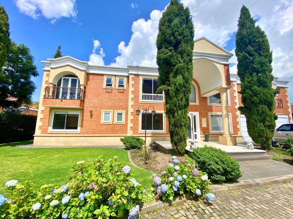 Casa en venta Cundinamarca Bogotá Casa Blanca 850 m2 Habitaciones 5 Baños 7 Garajes 6 Precio $3800000000