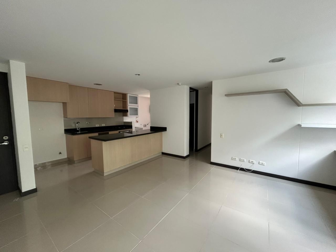 Apartamento en arriendo Antioquia Envigado Loma De Las Brujas 80 m2 Habitaciones 2 Baños 2 Garajes 1 Precio $4000000