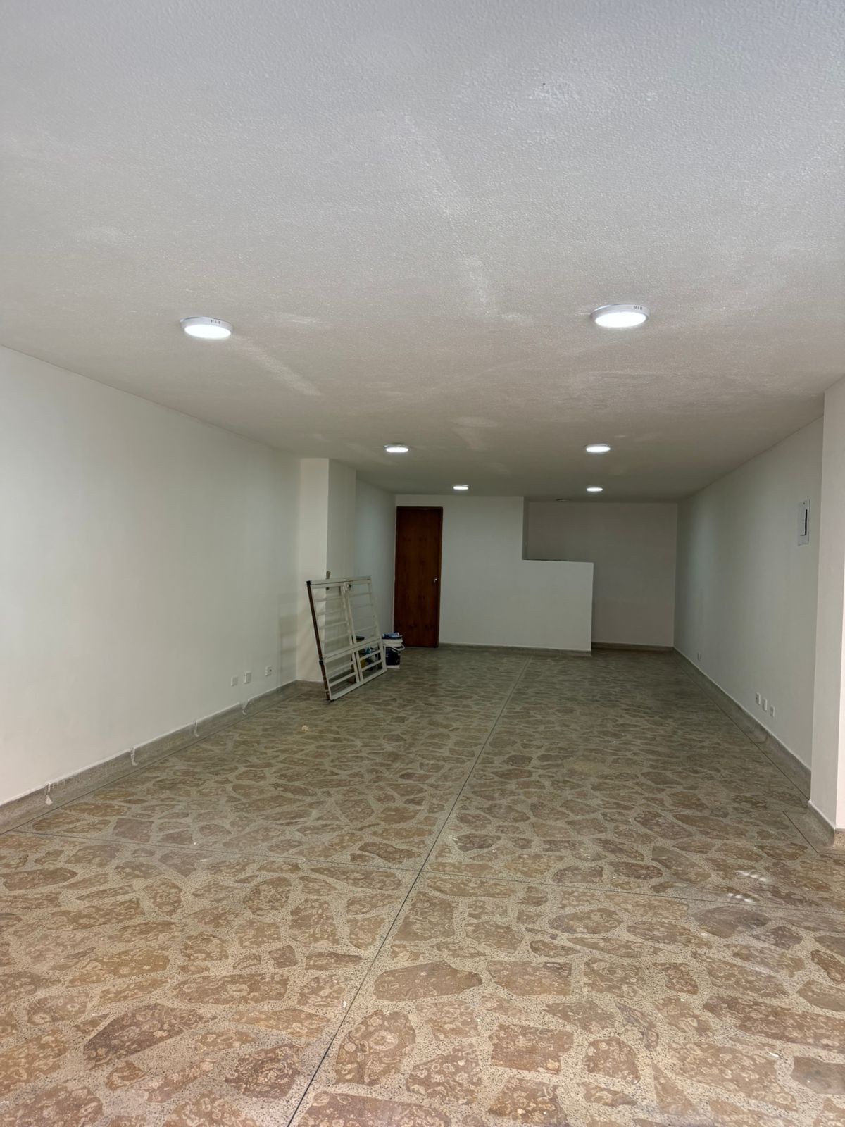 Local Comercial en arriendo Antioquia Envigado La Mesa 28 m2 Habitaciones 1 Baños 1 Garajes 0 Precio $2500000