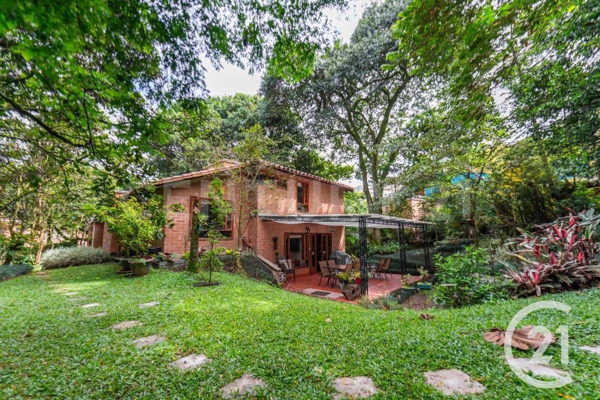 Casa en venta Antioquia Envigado El Esmeraldal 234 m2 Habitaciones 4 Baños 3 Garajes 6 Precio $1850000000