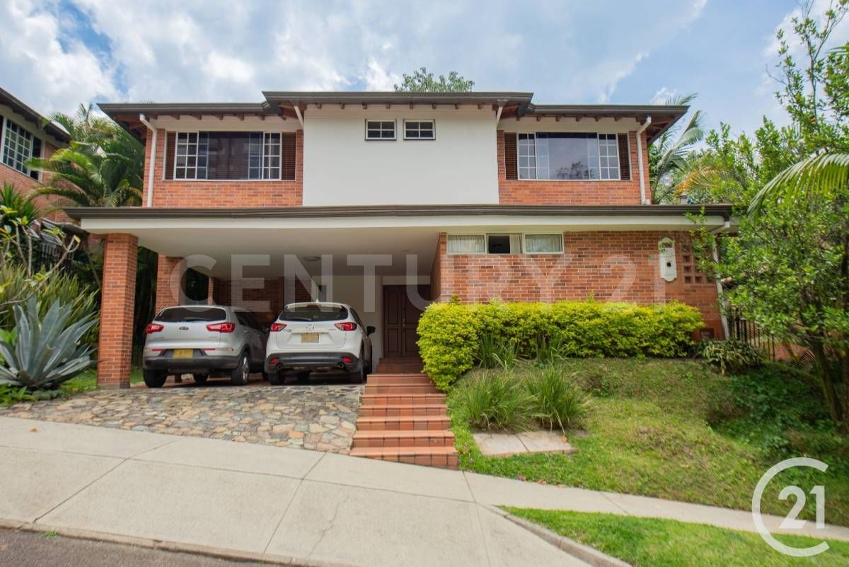 Casa en venta Antioquia Envigado Zúñiga 292 m2 Habitaciones 3 Baños 4 Garajes 4 Precio $1900000000