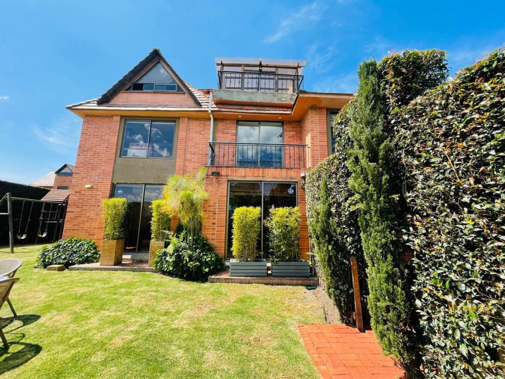 Casa en venta Cundinamarca Chía Cr Camino De La Floresta 230 m2 Habitaciones 4 Baños 4 Garajes 4 Precio $980000000