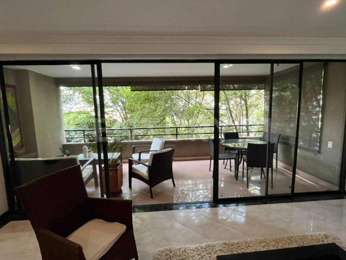 Apartamento en arriendo Antioquia Medellín Los Balsos No2 210 m2 Habitaciones 3 Baños 3 Garajes 2 Precio $12000000
