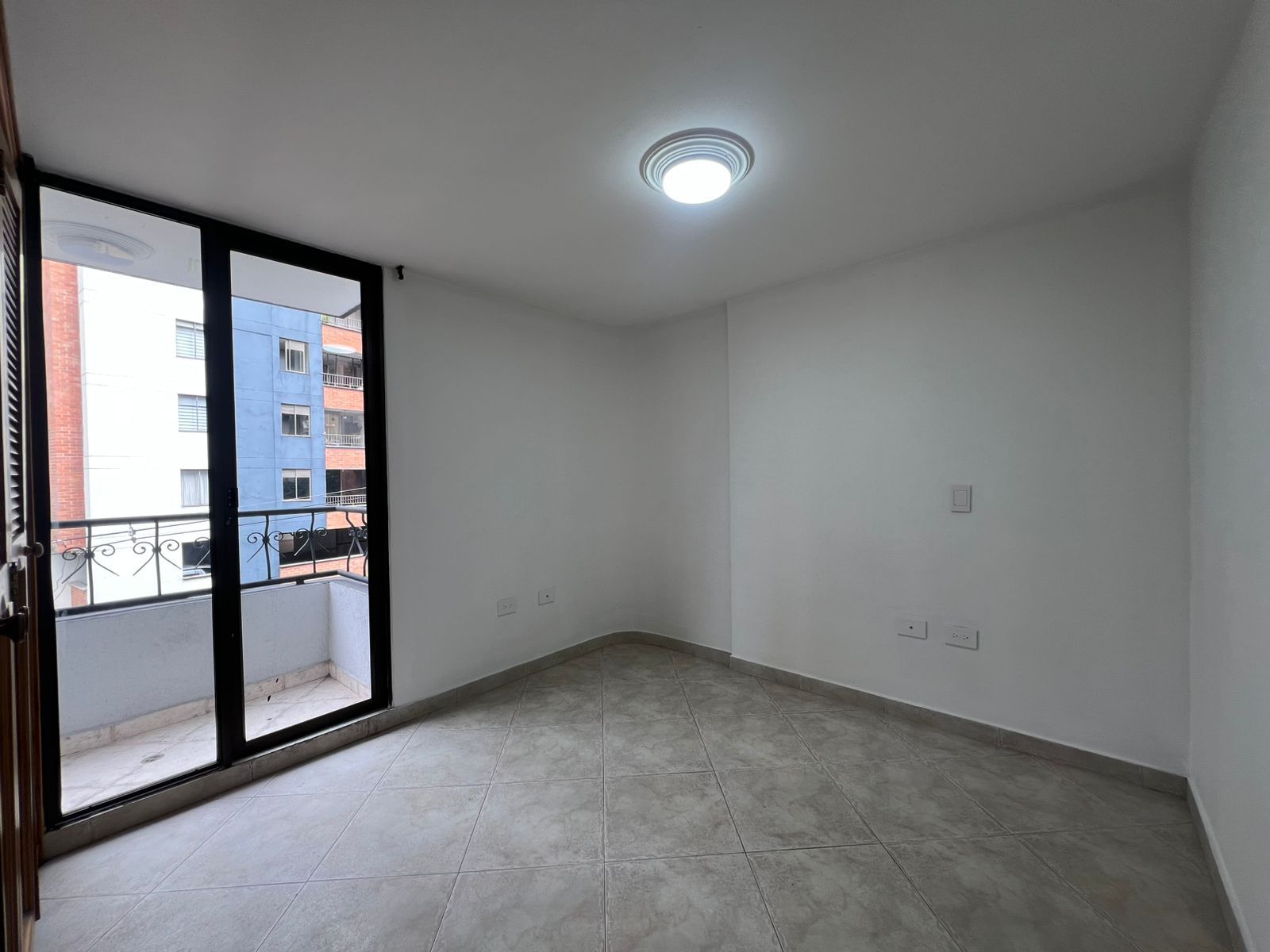 Apartamento en arriendo Antioquia Envigado La Abadia 90 m2 Habitaciones 3 Baños 2 Garajes 1 Precio $3350000