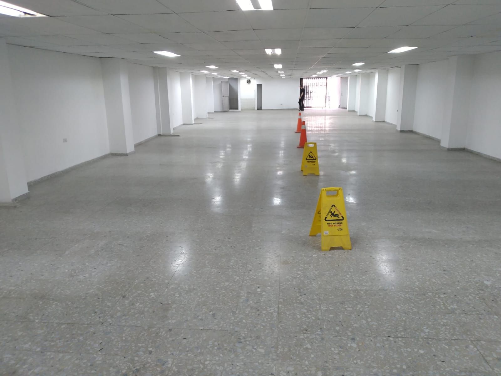 Local en arriendo Antioquia Bello Manchester 300 m2 Habitaciones 0 Baños 6 Garajes 0 Precio $9520000