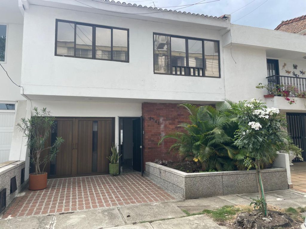 Casa en arriendo Valle Del Cauca Cali Urbanización La Flora 300 m2 Habitaciones 7 Baños 5 Garajes 2 Precio $7000000