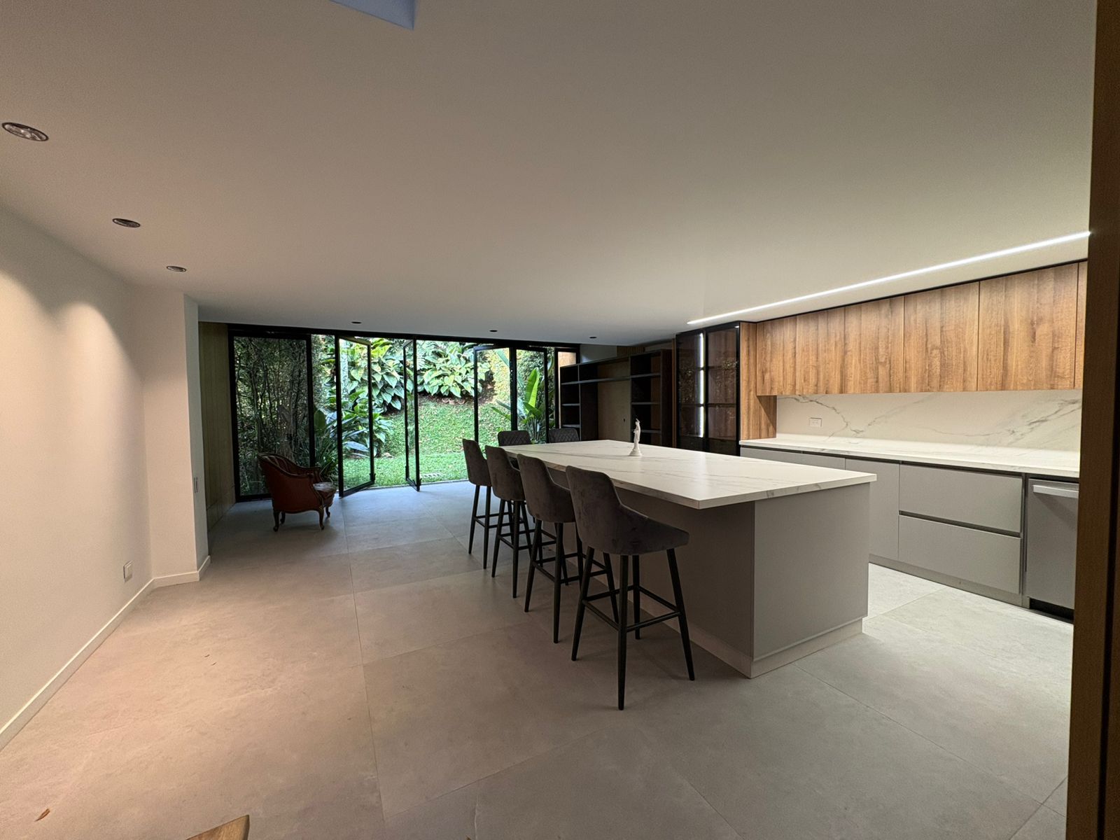 Suite en arriendo Antioquia Envigado Loma Del Atravesado 230 m2 Habitaciones 3 Baños 4 Garajes 2 Precio $13000000