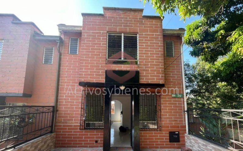 Casa en arriendo Antioquia Medellín Urbanizacion Villa Flora 85 m2 Habitaciones 2 Baños 3 Garajes 1 Precio $3000000