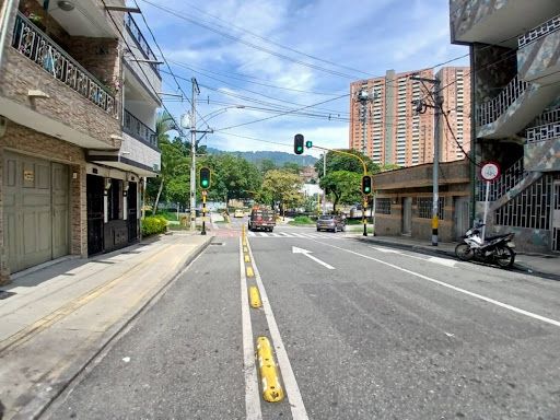 Local en arriendo Antioquia Itagüí Centro 215 m2 Habitaciones 0 Baños 2 Garajes 0 Precio $10800000